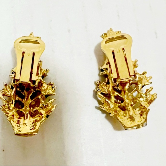 Vintage Gold tone Rhinestone Christmas Tree Clip on earrings - Picture 4 of 5